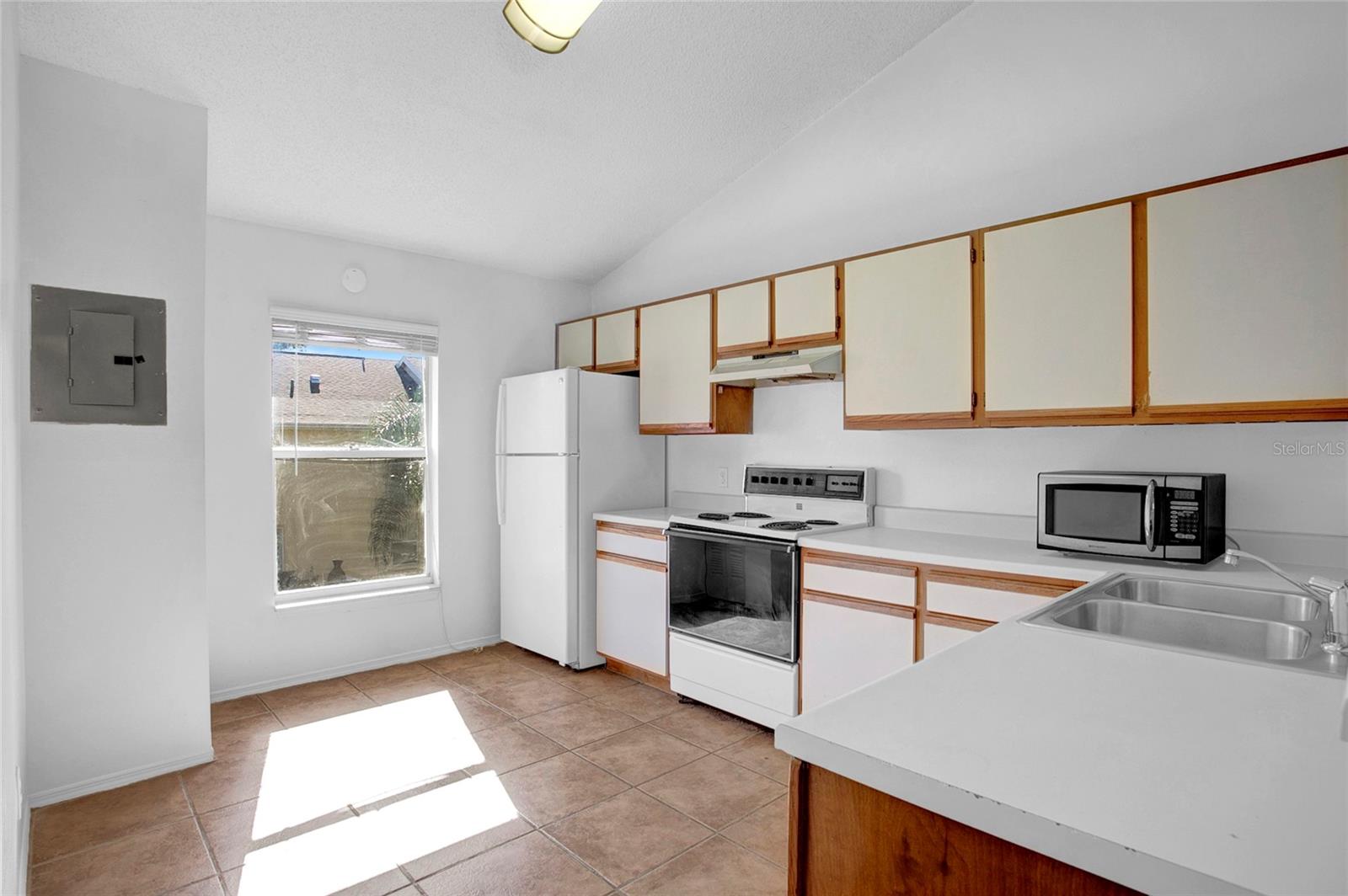 3651 N Goldenrod Rd #c201 Property Photo 5