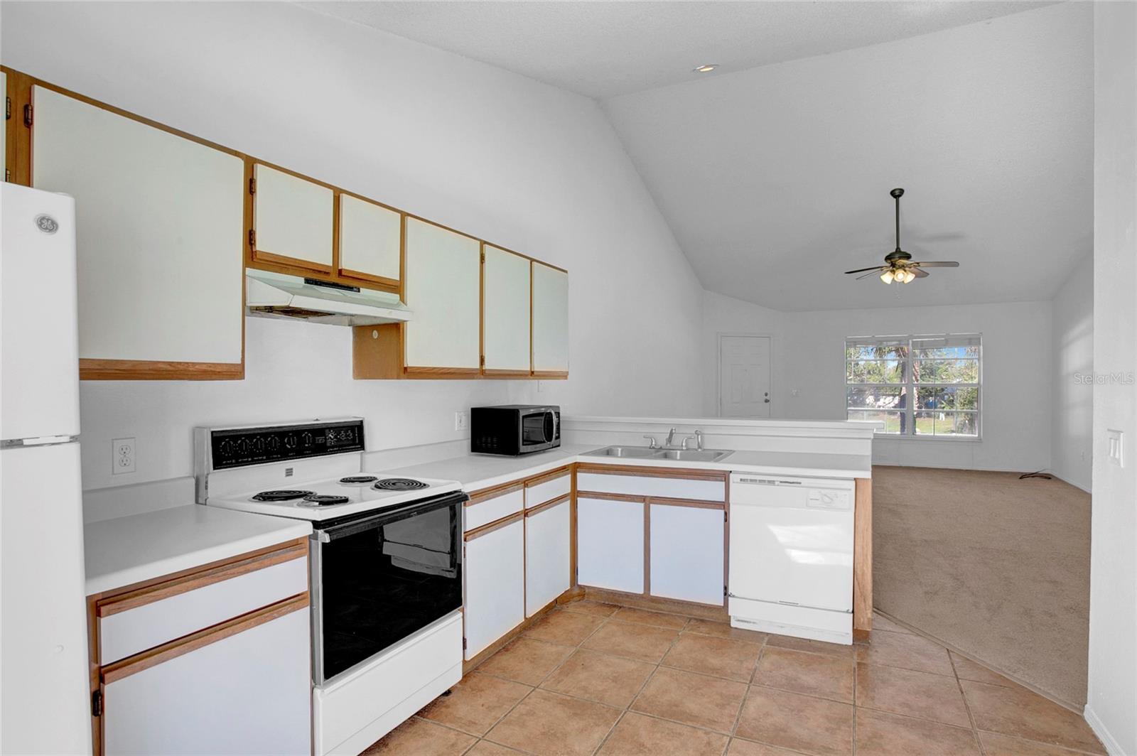 3651 N Goldenrod Rd #c201 Property Photo 6