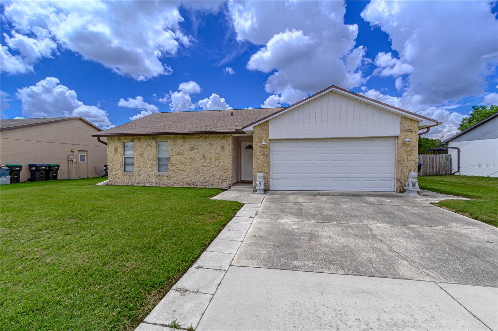 7544 Rio Pinar Lakes Blvd Property Photo 2