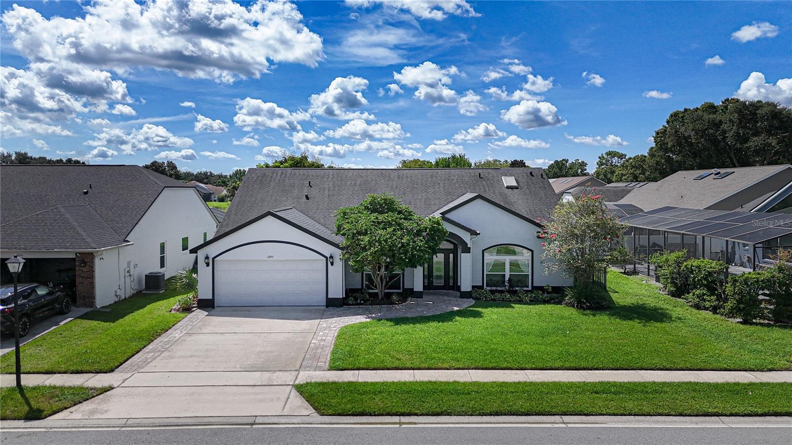 12845 Forestedge Cir Property Photo 2