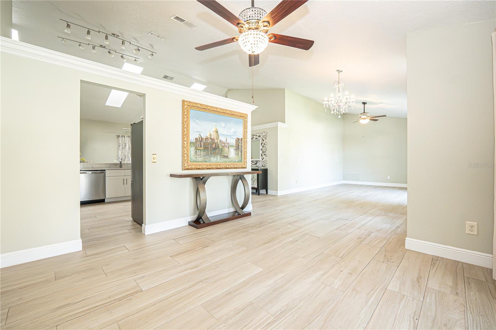 12845 Forestedge Cir Property Photo 3