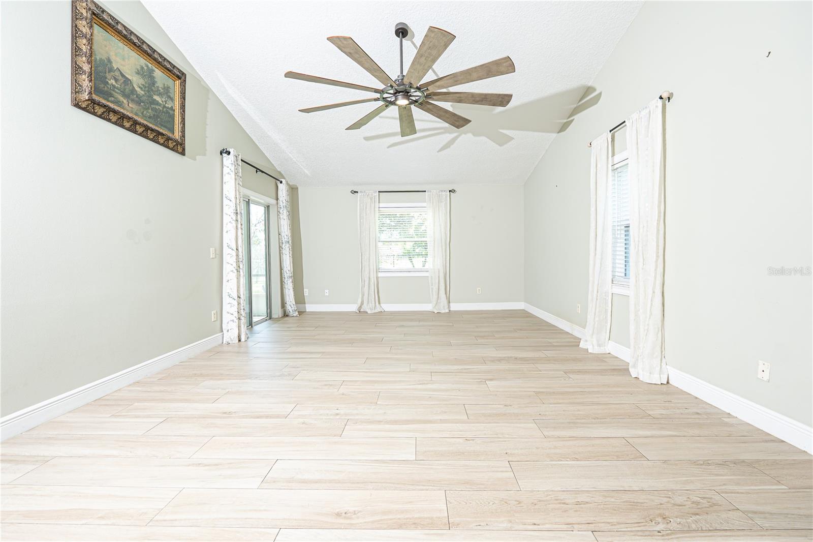 12845 Forestedge Cir Property Photo 5