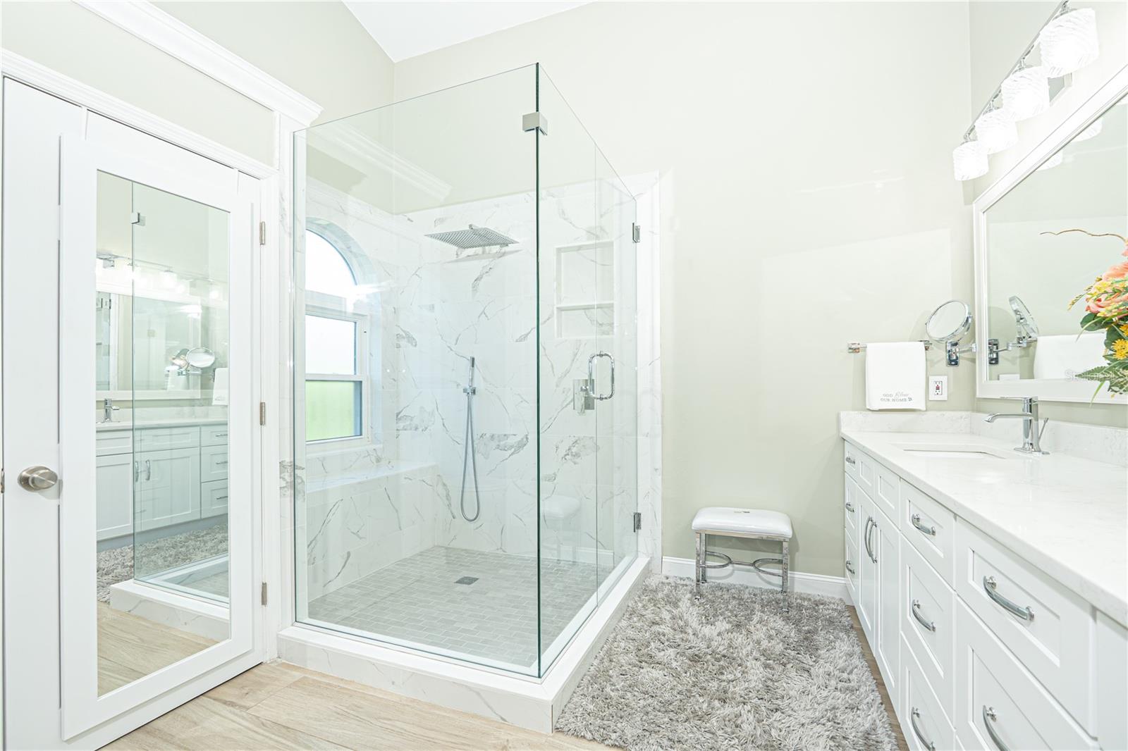 12845 Forestedge Cir Property Photo 6