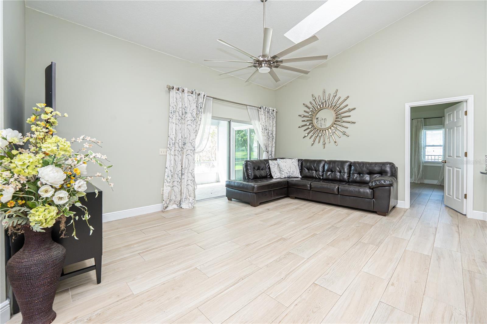12845 Forestedge Cir Property Photo 14