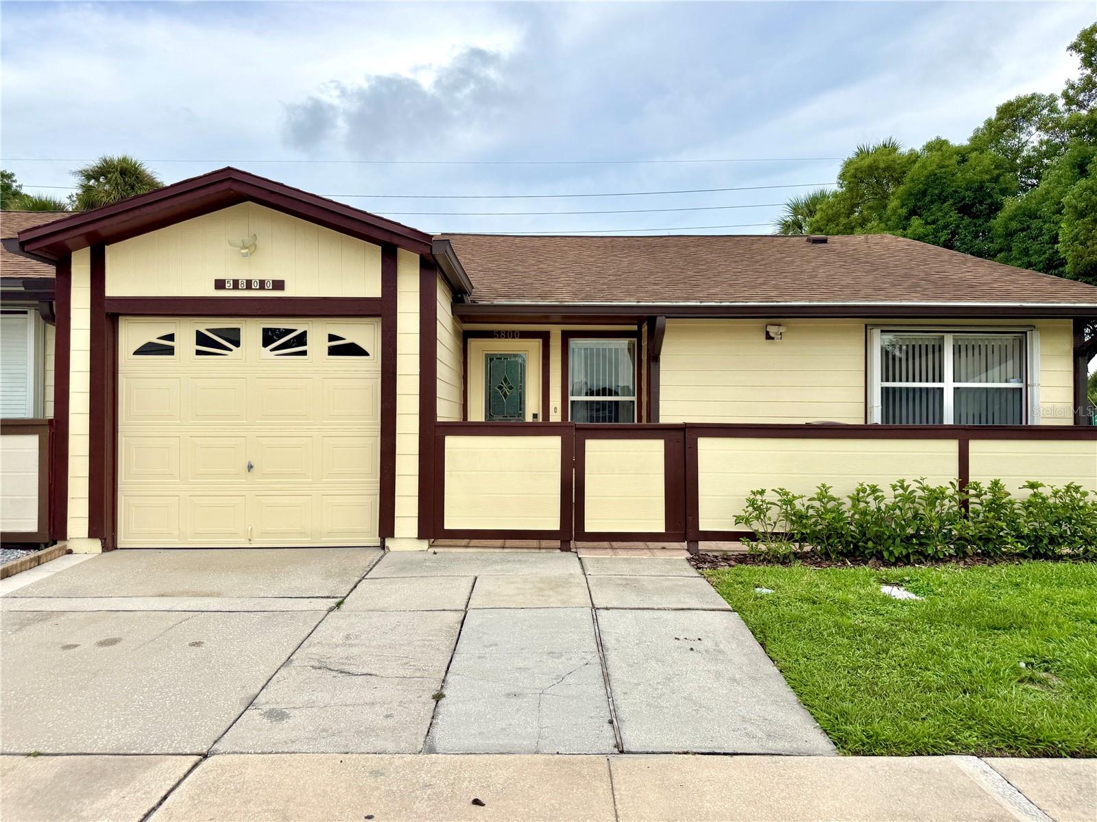 5800 SAGUNTO ST Property Photo 1