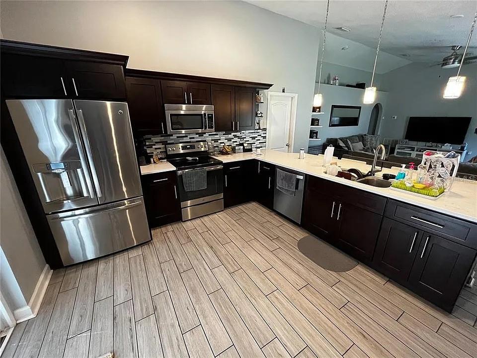 555 BEASLEY CT Property Photo 1