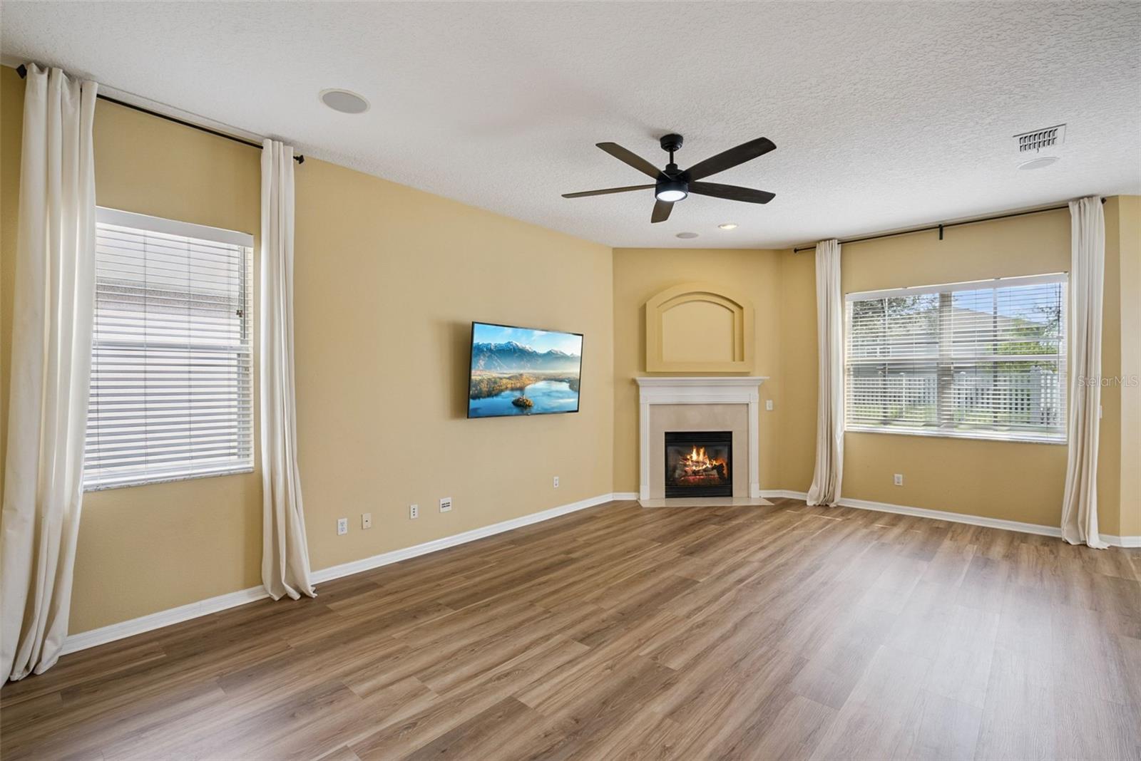 9674 Pacific Pines Ct Property Photo 15