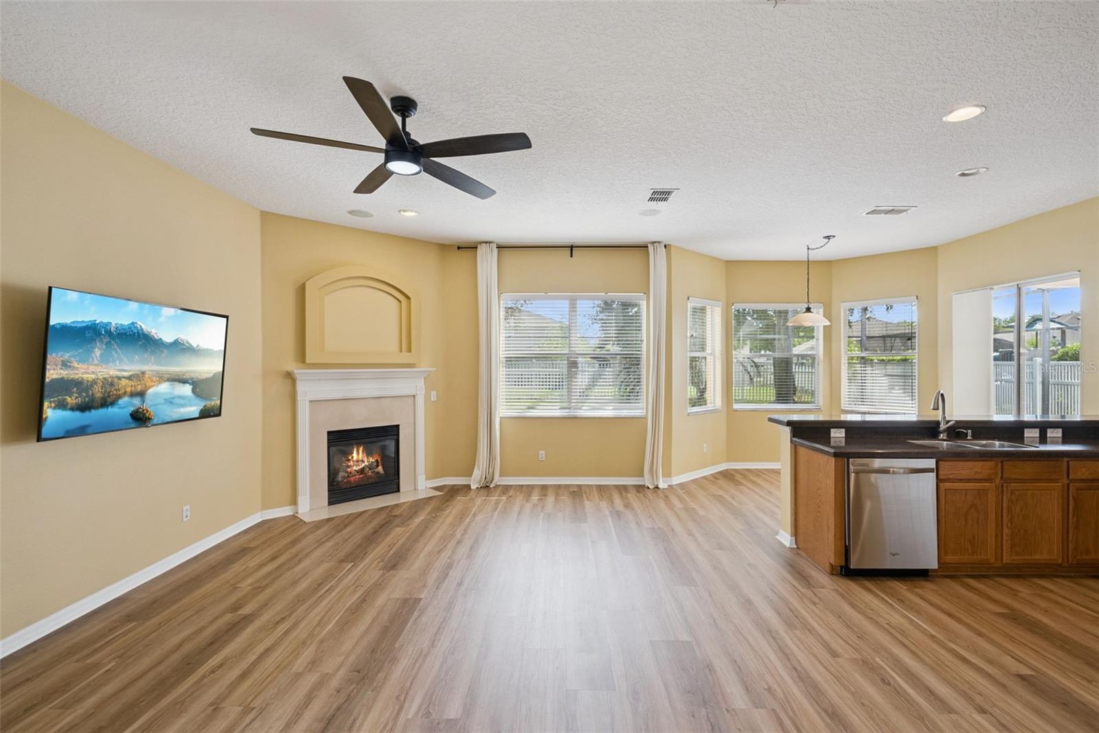 9674 Pacific Pines Ct Property Photo 18