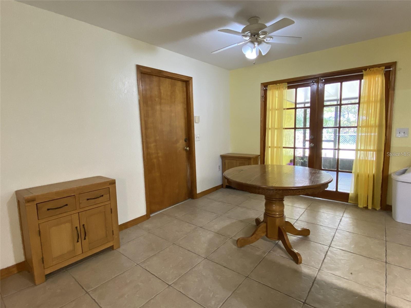 1601 Center St Property Photo 9