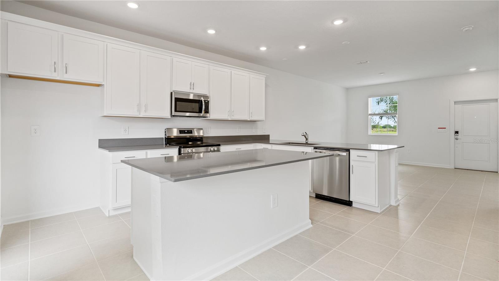 5571 Ronin Dr Property Photo 4