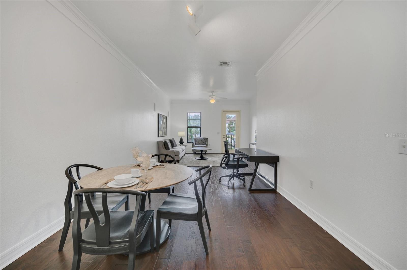 506 Mirasol Cir #202 Property Photo 3