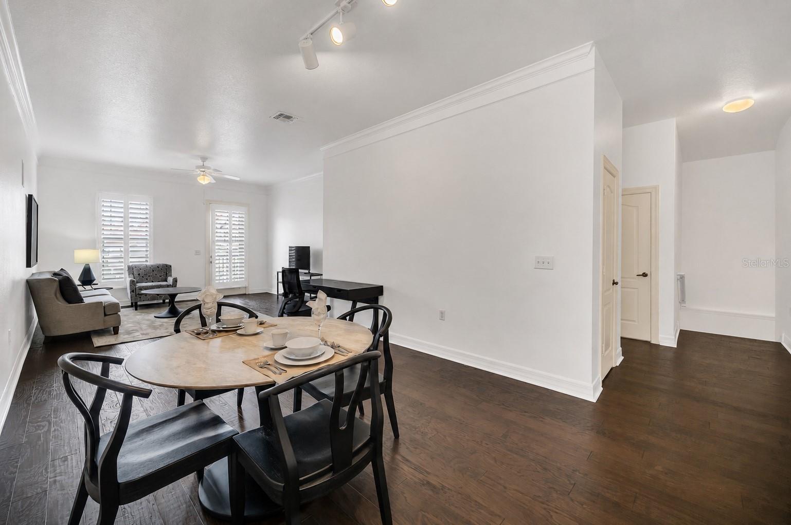 506 Mirasol Cir #202 Property Photo 4