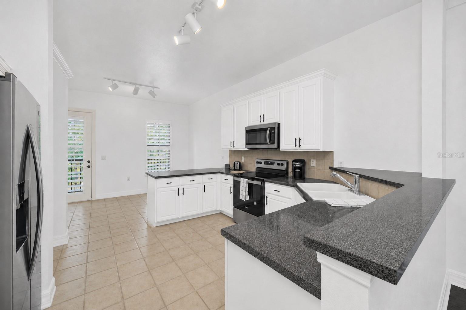 506 Mirasol Cir #202 Property Photo 10