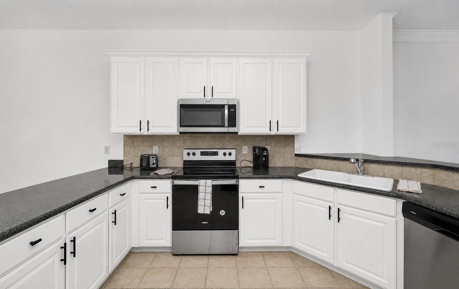 506 Mirasol Cir #202 Property Photo 11