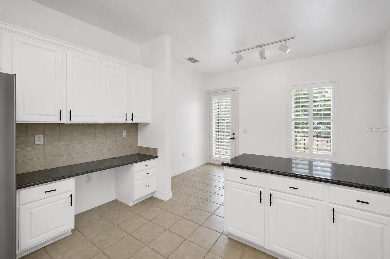506 Mirasol Cir #202 Property Photo 12
