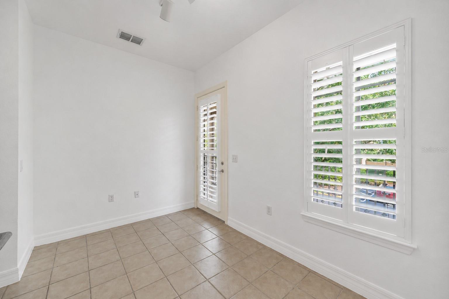 506 Mirasol Cir #202 Property Photo 13