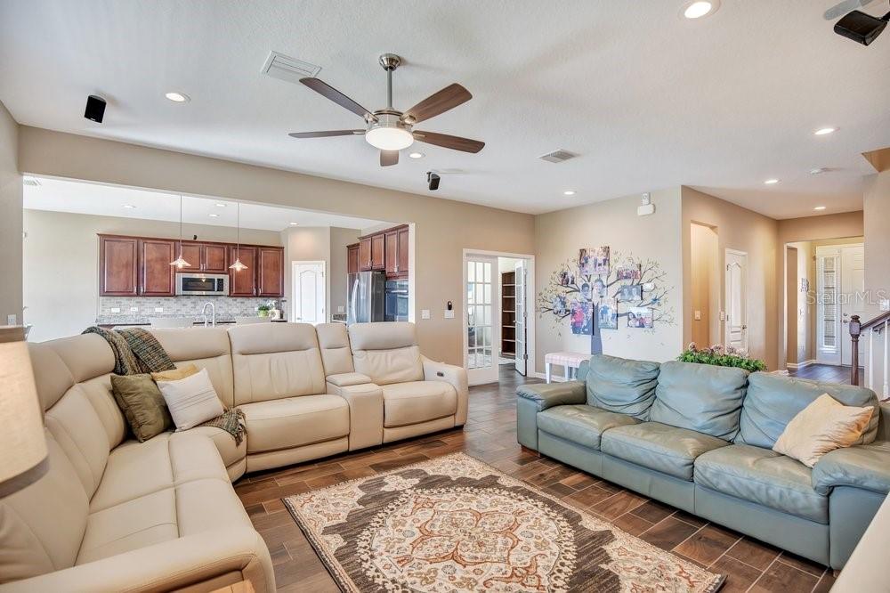 1888 Jainic Loop Property Photo 8