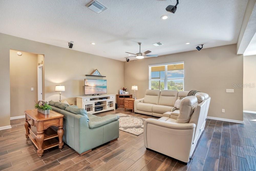 1888 Jainic Loop Property Photo 9
