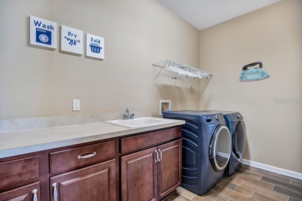 1888 Jainic Loop Property Photo 27