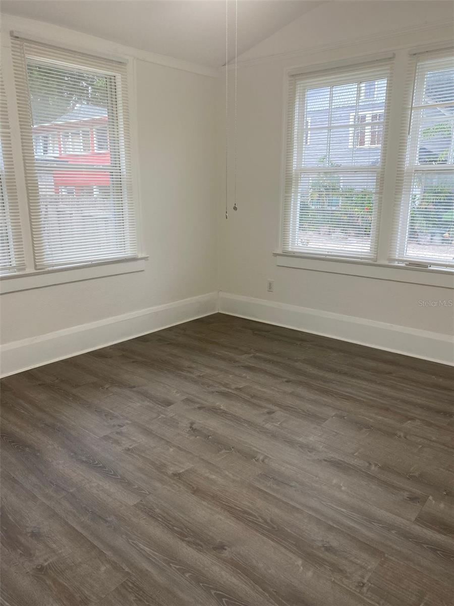 606 Lake Dot Cir #d Property Photo 4