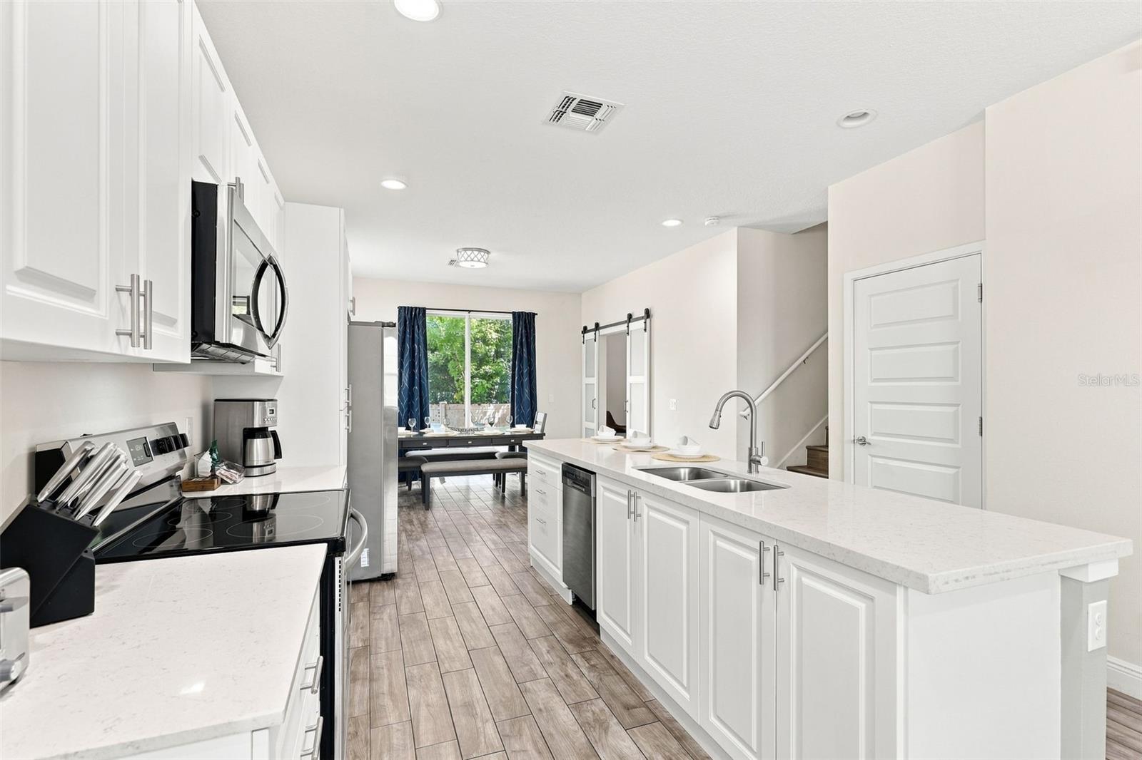 4461 Summer Flowers Pl Property Photo 12