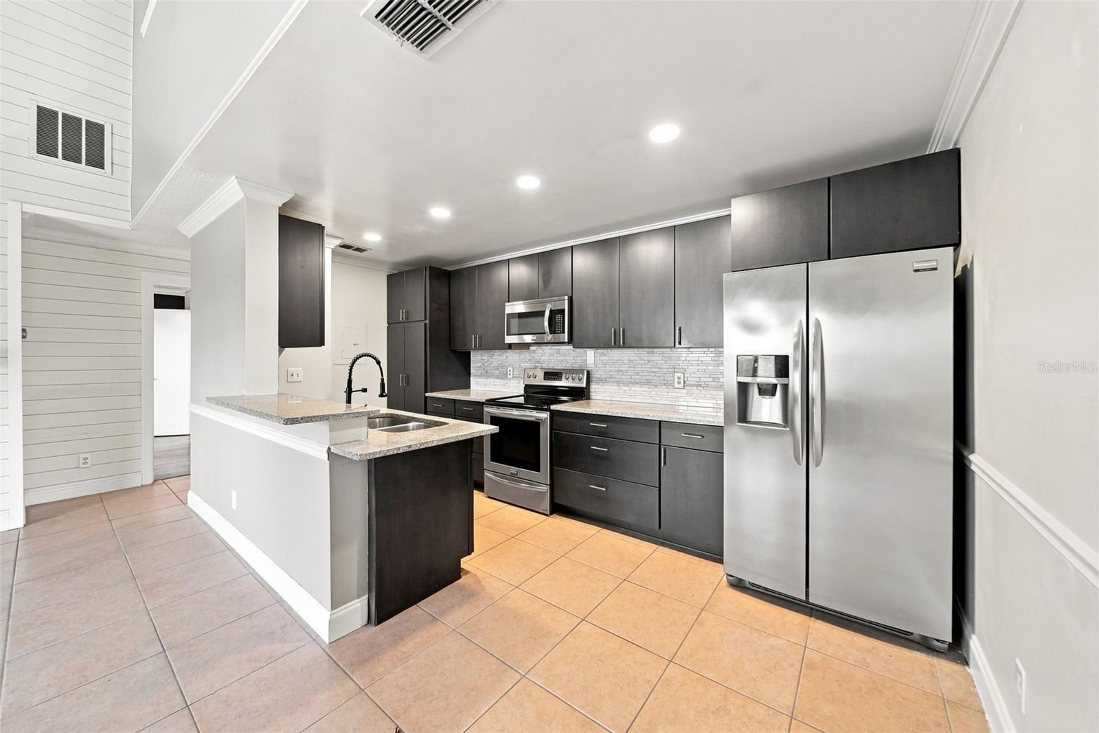 5986 Westgate Dr #303 Property Photo 6