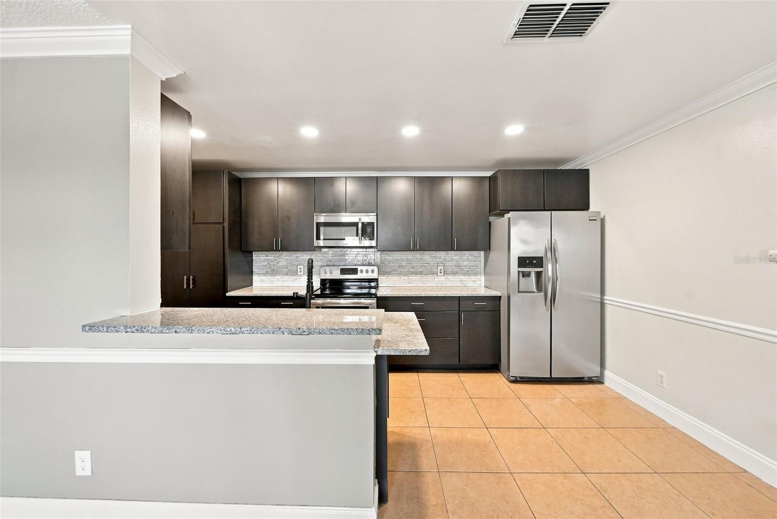 5986 Westgate Dr #303 Property Photo 8