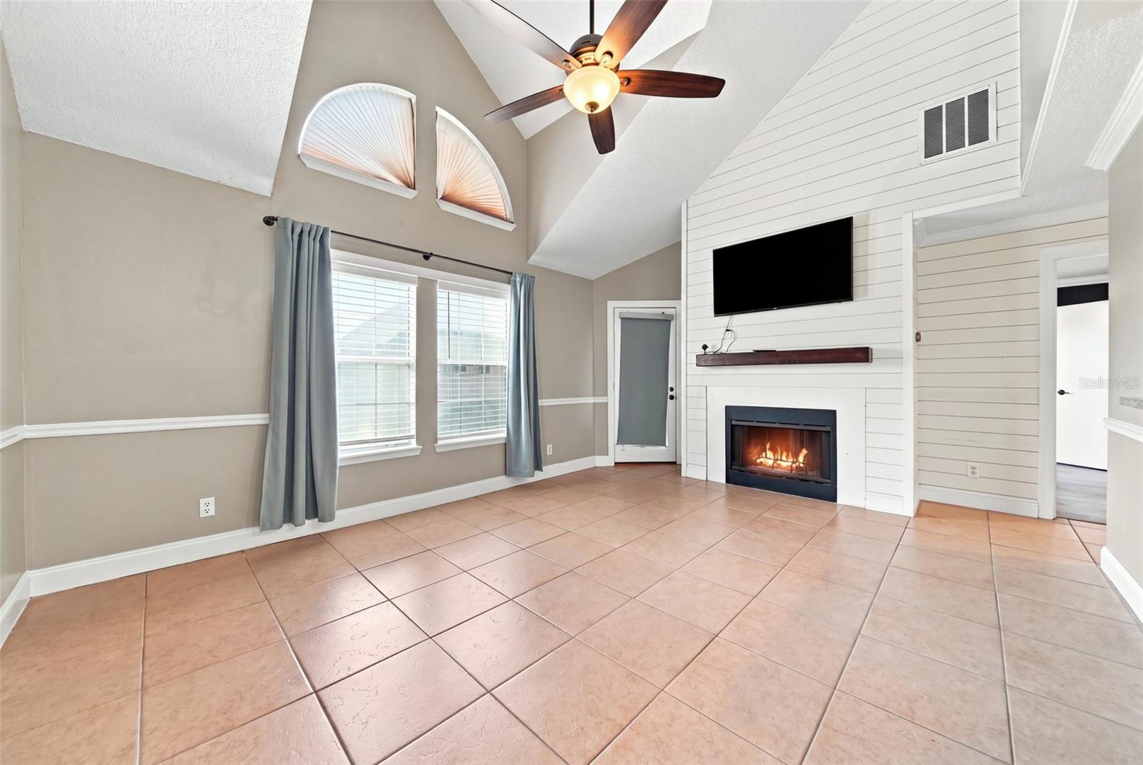 5986 Westgate Dr #303 Property Photo 11