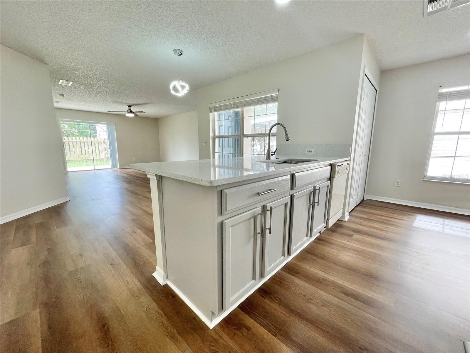 1627 Sherbourne St Property Photo 4