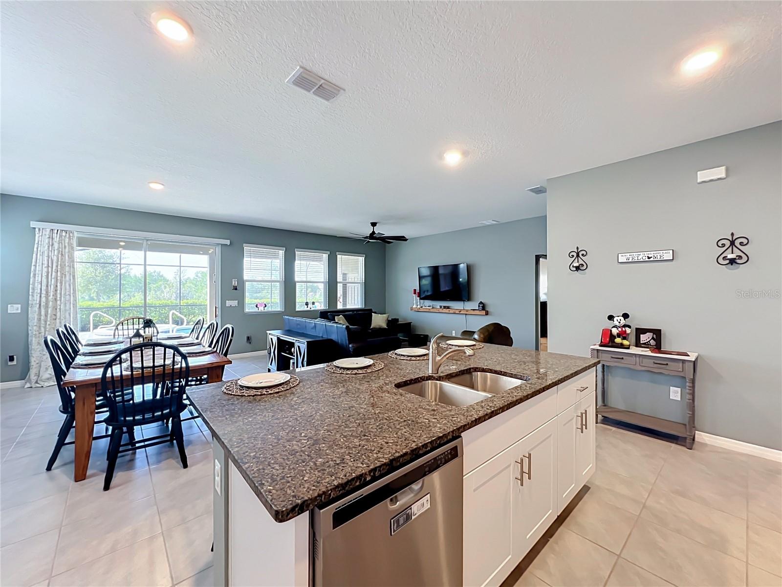 7647 Oakmoss Loop Property Photo 7