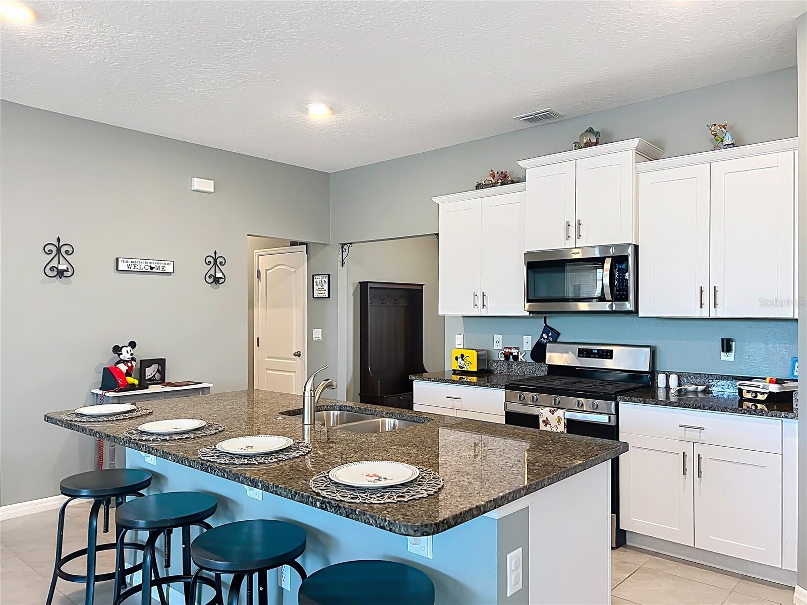 7647 Oakmoss Loop Property Photo 8