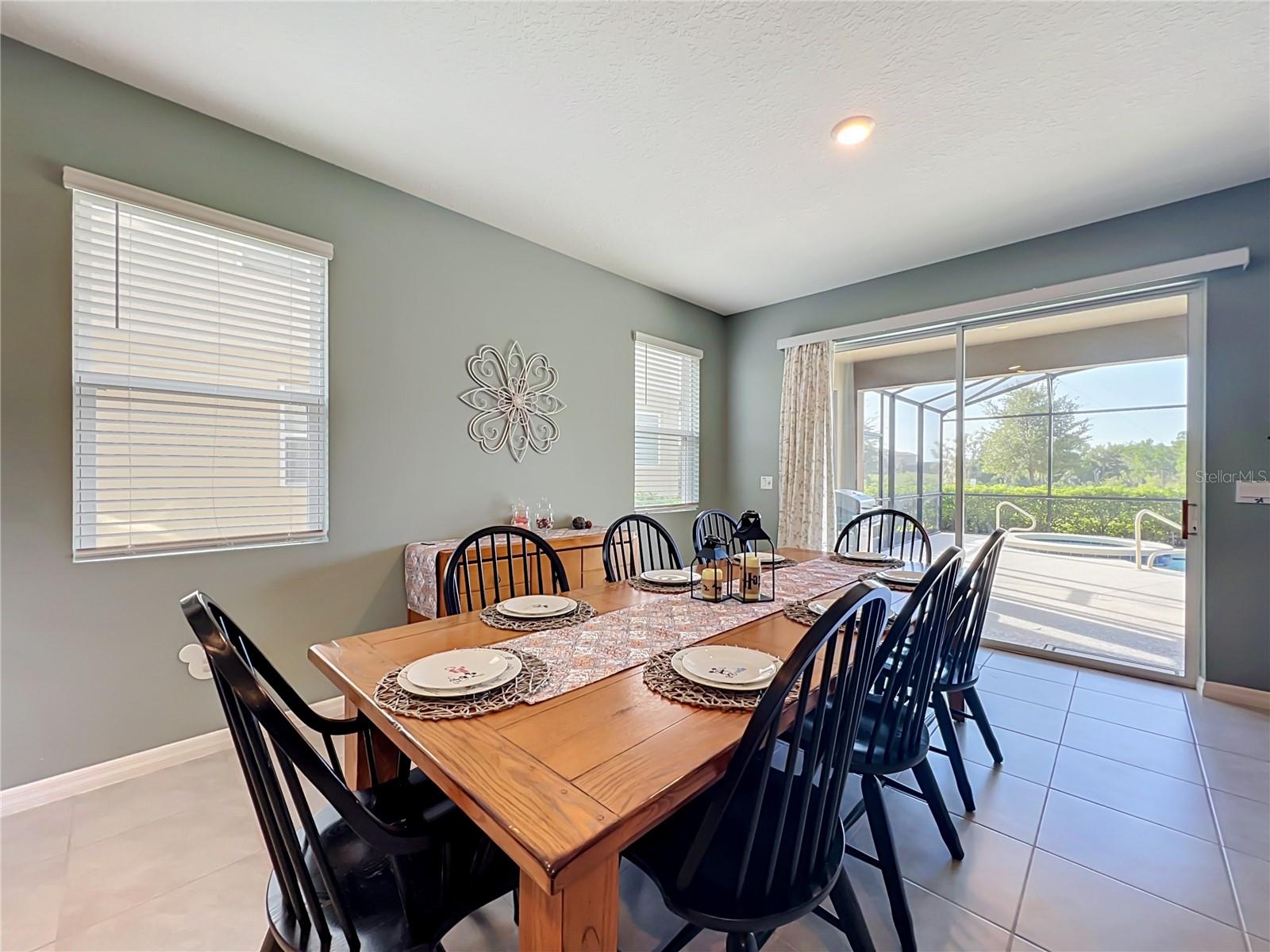 7647 Oakmoss Loop Property Photo 9