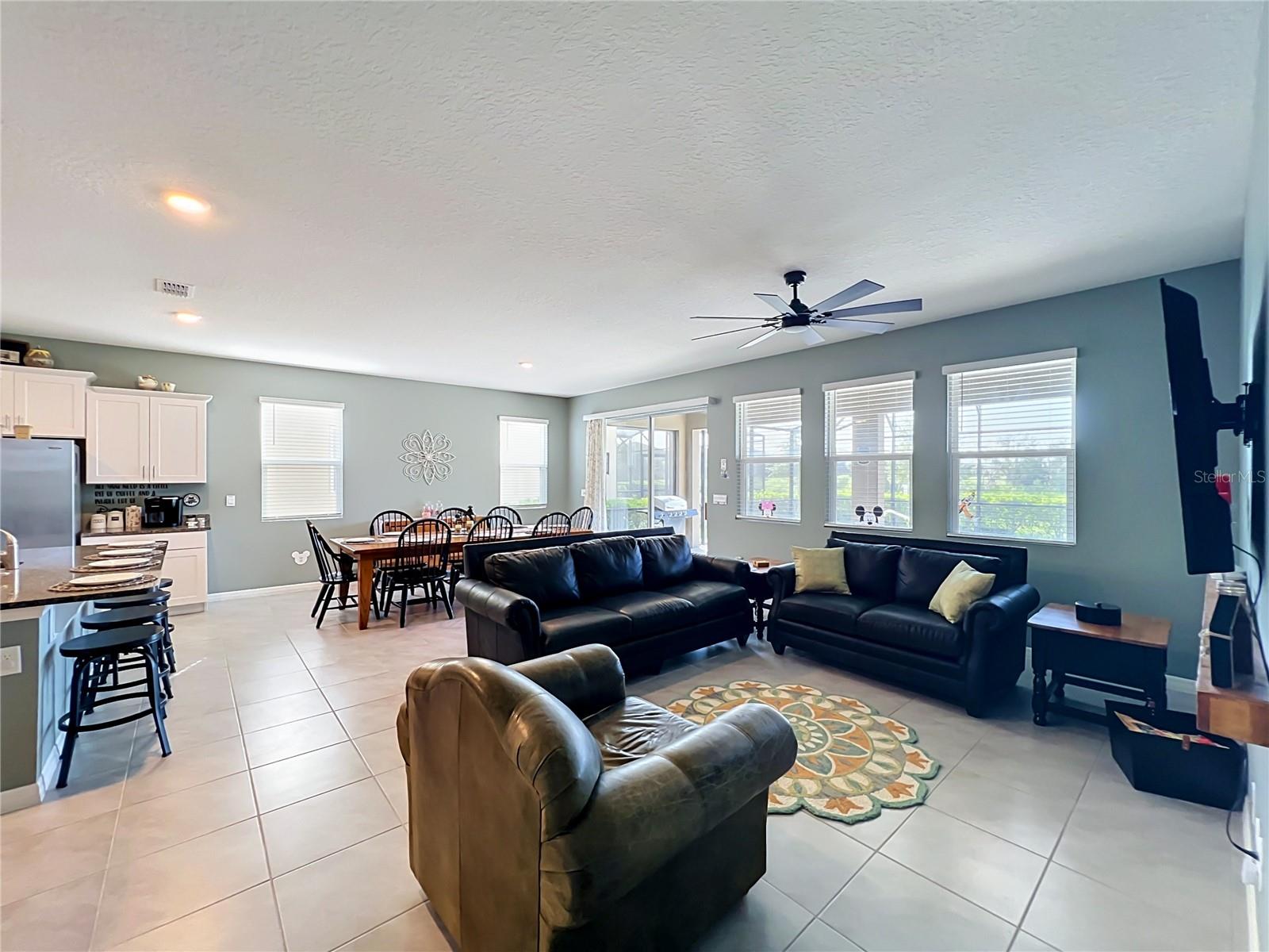 7647 Oakmoss Loop Property Photo 10
