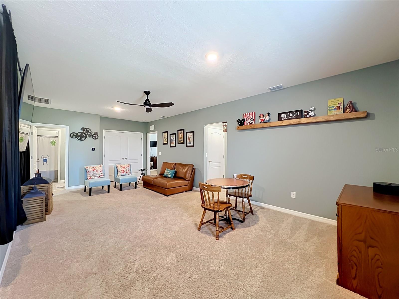7647 Oakmoss Loop Property Photo 12
