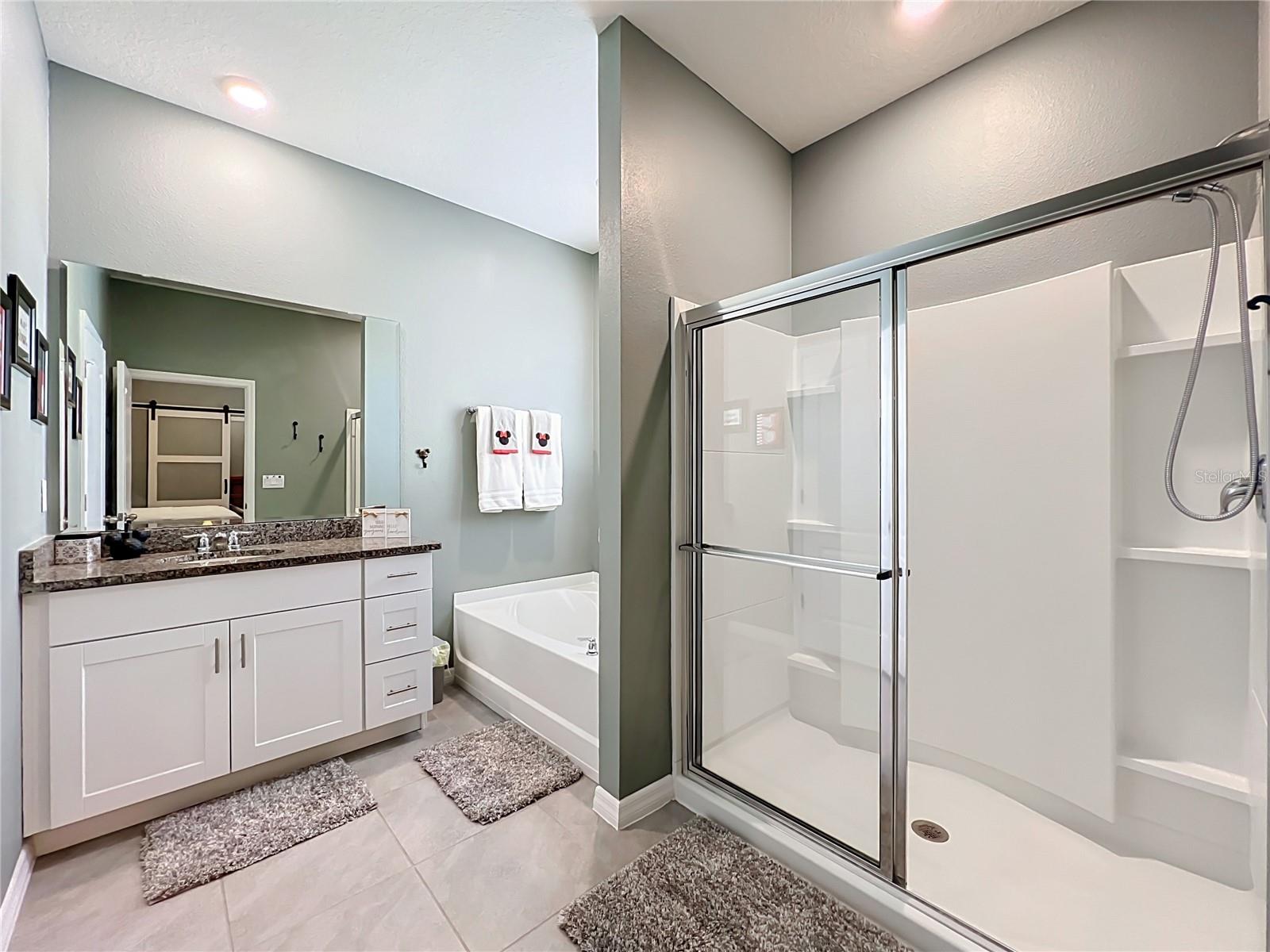 7647 Oakmoss Loop Property Photo 18