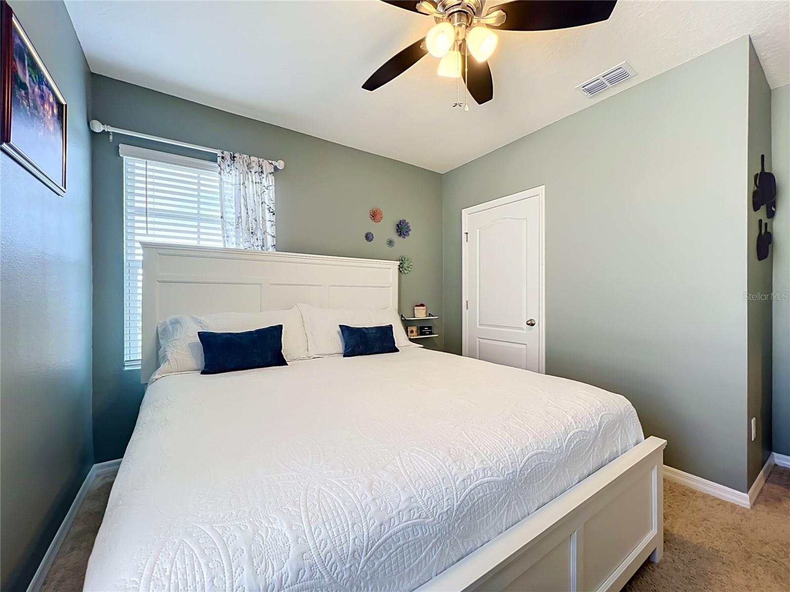 7647 Oakmoss Loop Property Photo 29