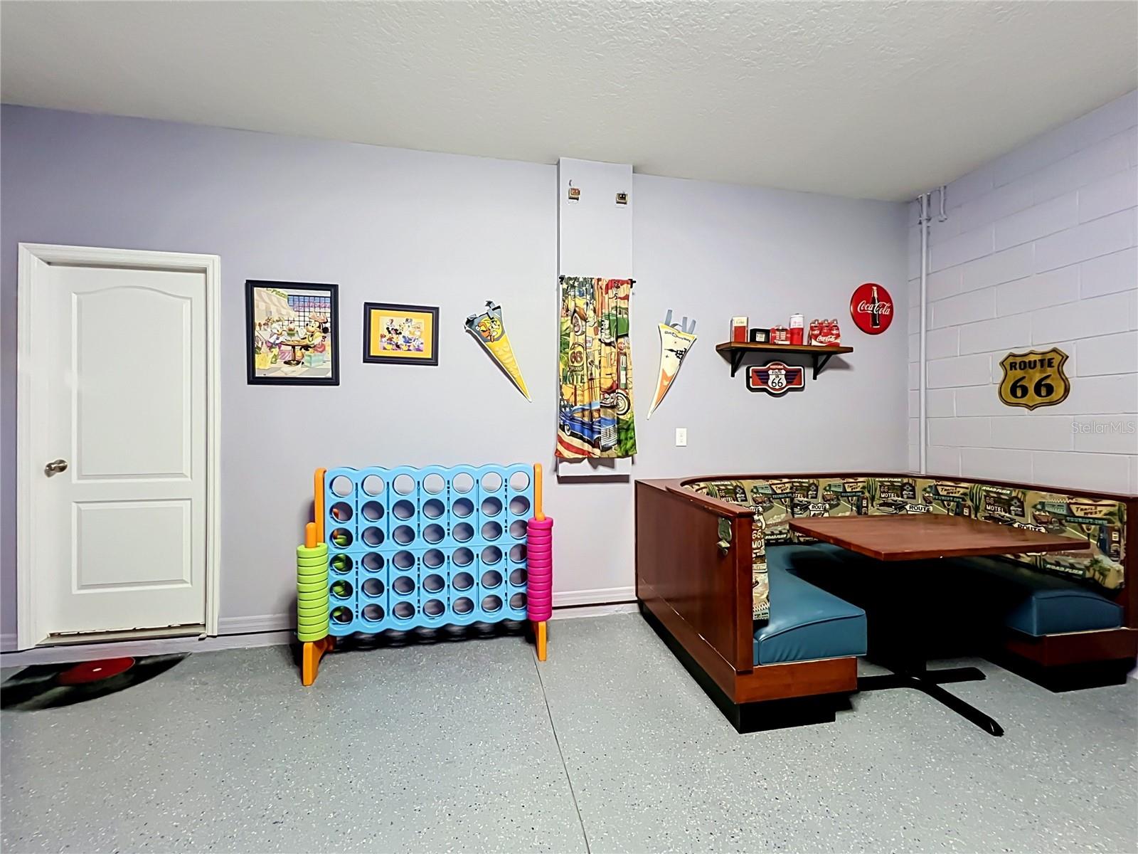 7647 Oakmoss Loop Property Photo 32