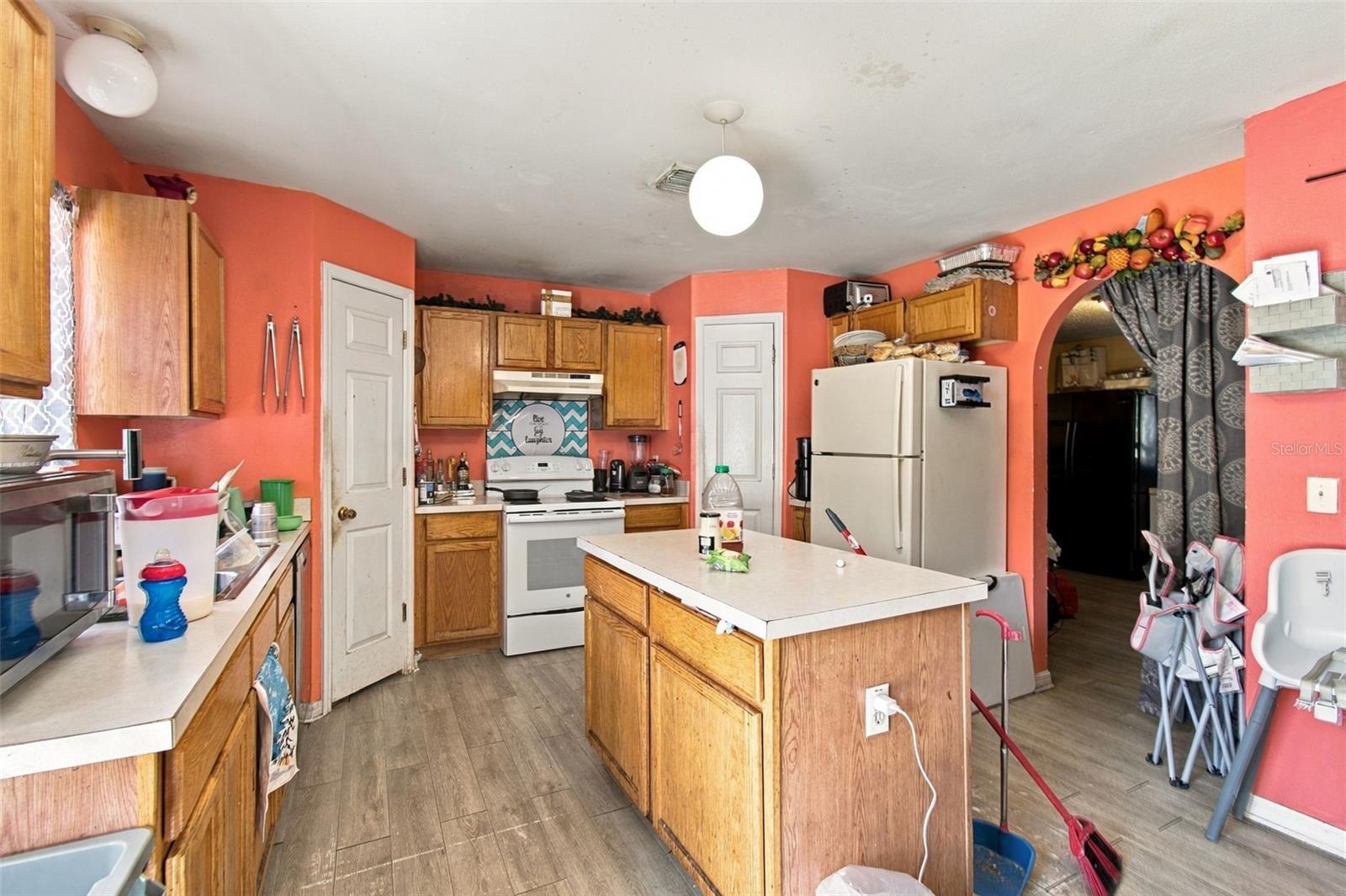 1027 Ronlin St Property Photo 3