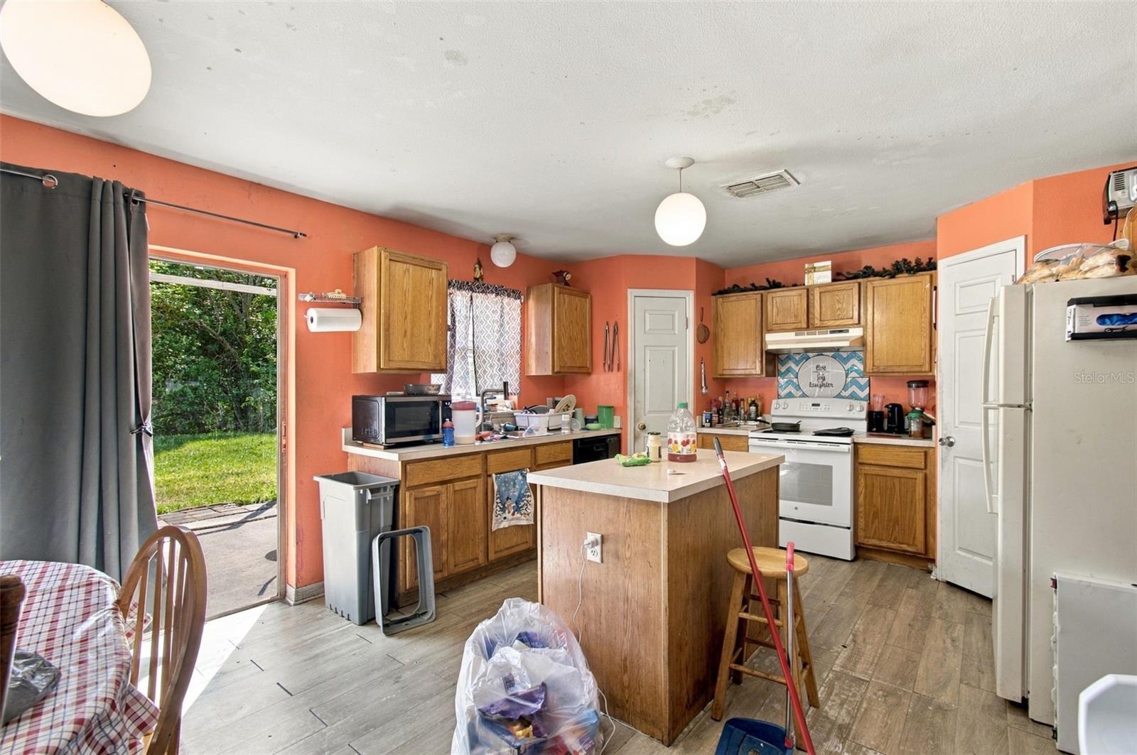 1027 Ronlin St Property Photo 4