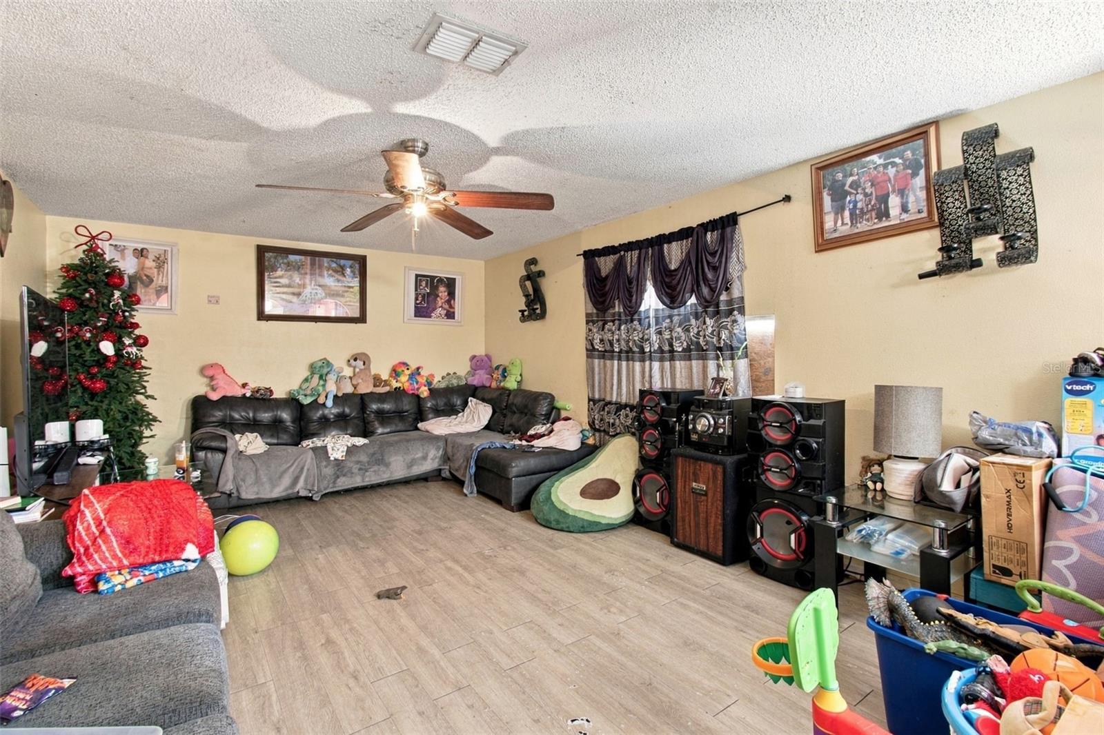 1027 Ronlin St Property Photo 6
