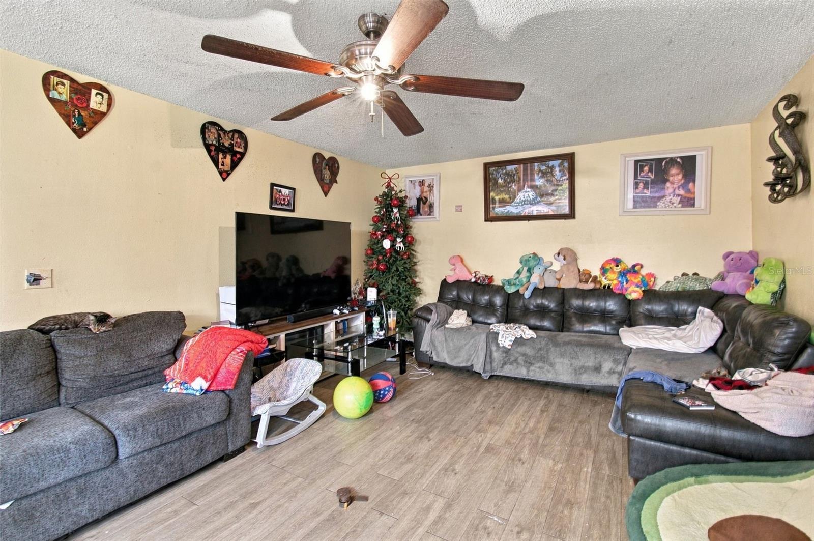 1027 Ronlin St Property Photo 7