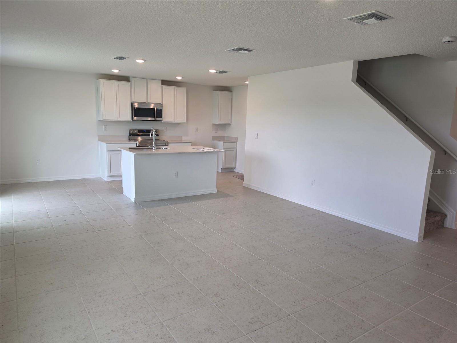 3889 Bluethread Way Property Photo 6