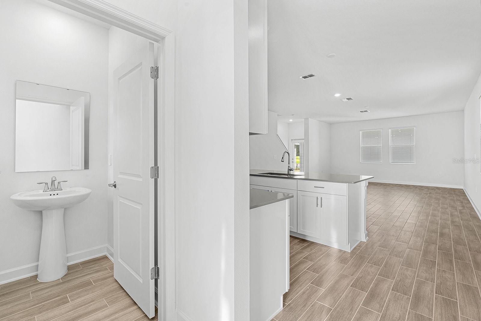 3075 Addison Blvd Property Photo 3