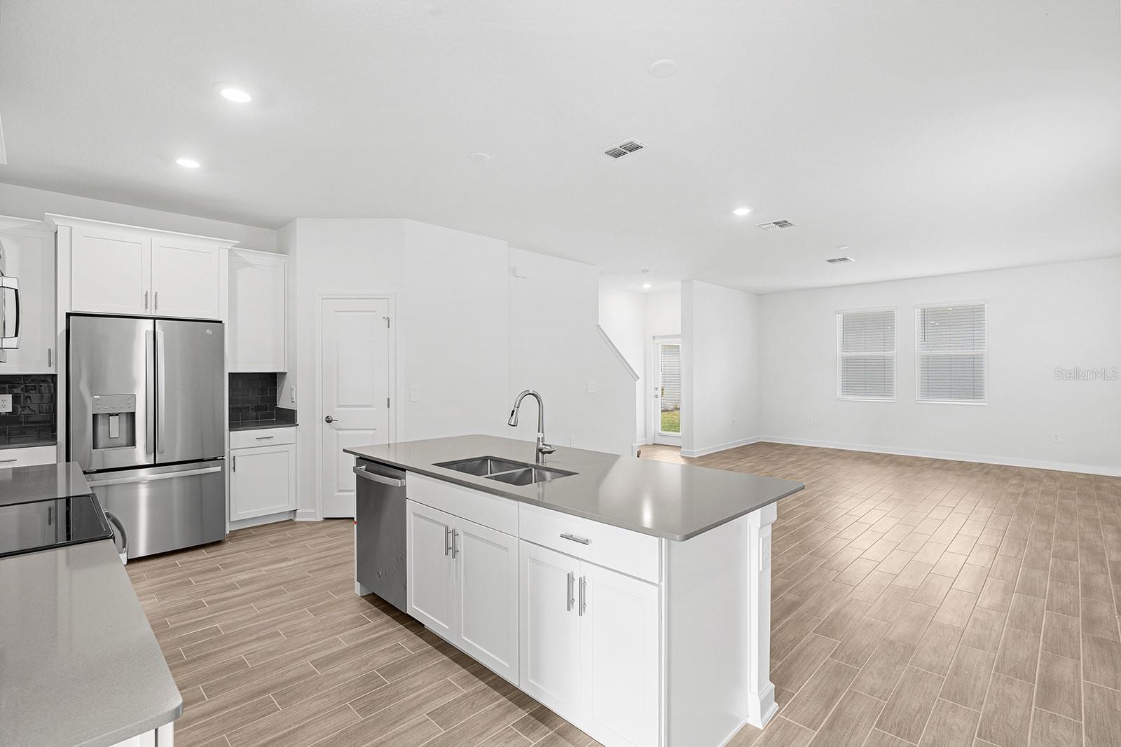 3075 Addison Blvd Property Photo 6