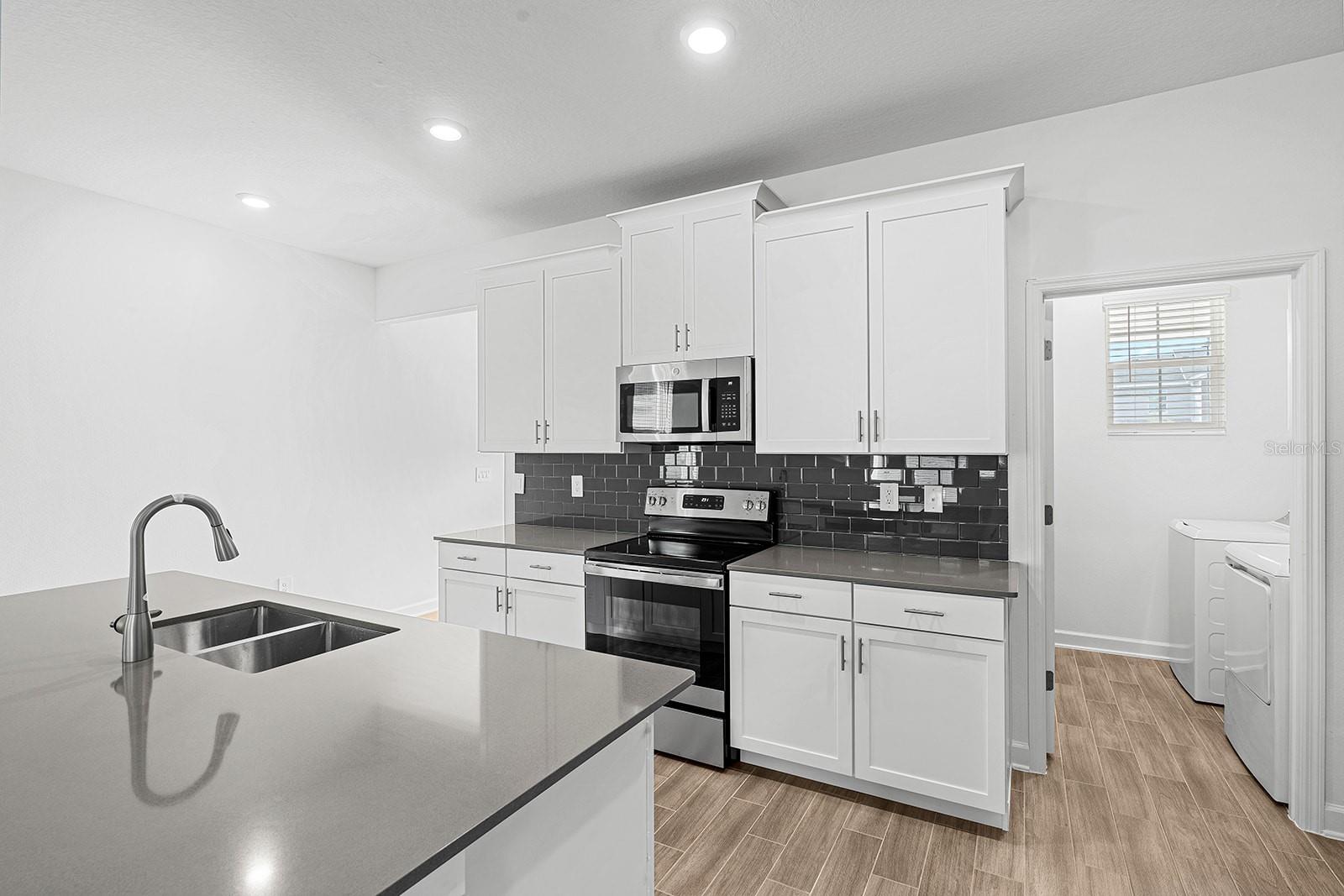 3075 Addison Blvd Property Photo 8
