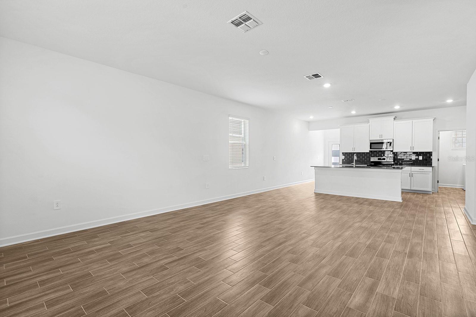 3075 Addison Blvd Property Photo 12