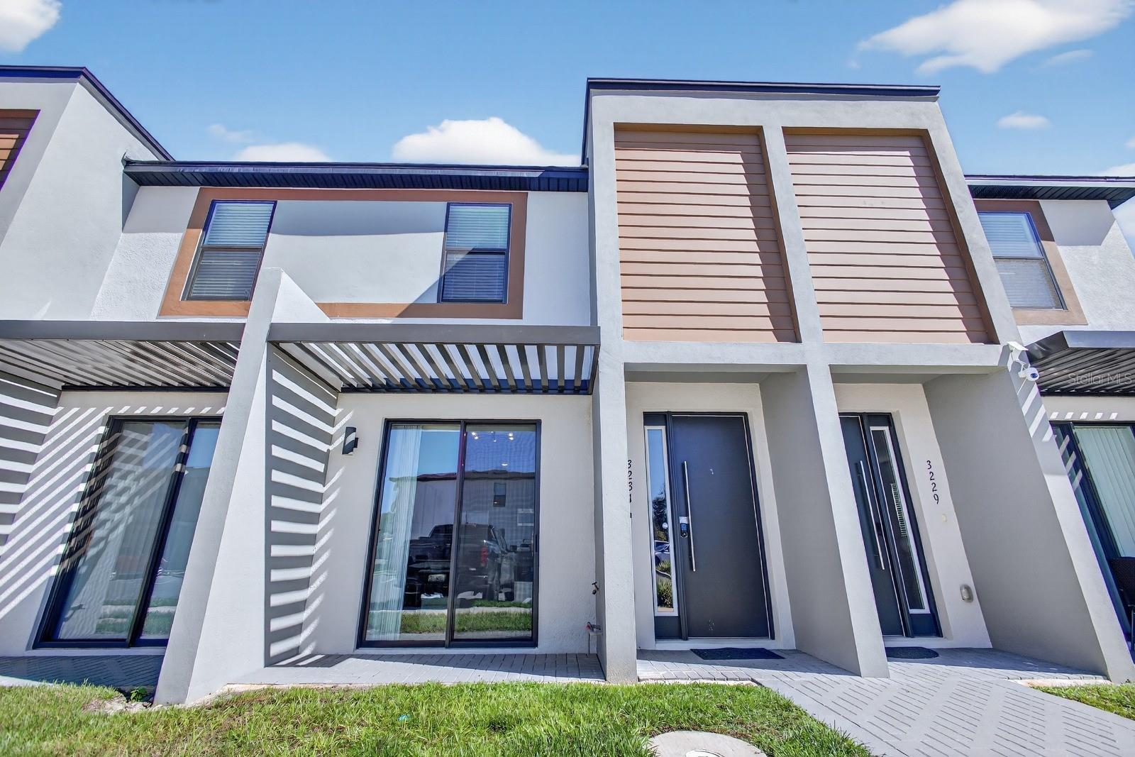 O6440876 Property Photo 2