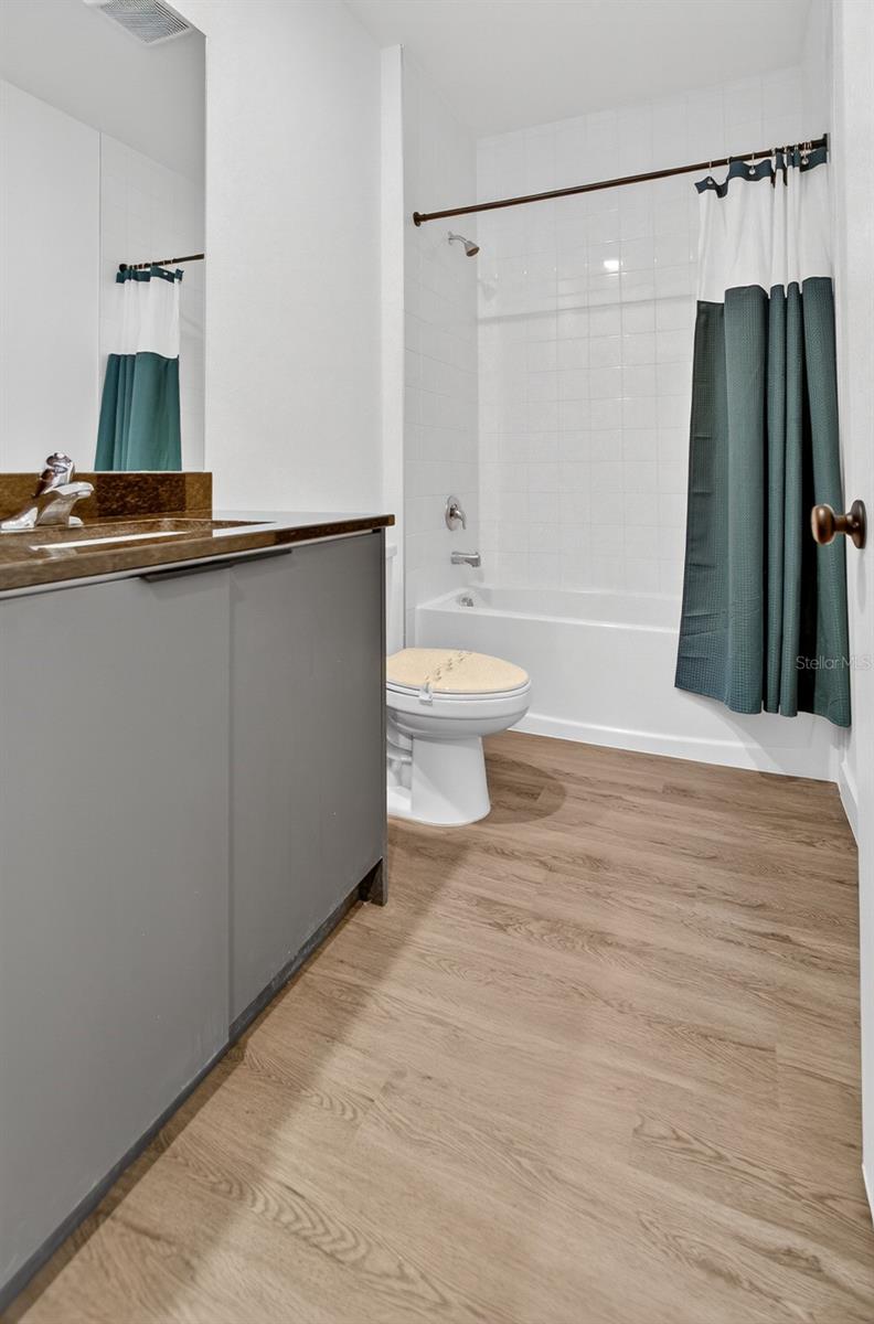 O6440876 Property Photo 6
