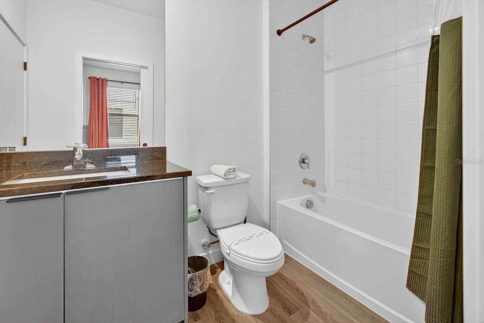 O6440876 Property Photo 32