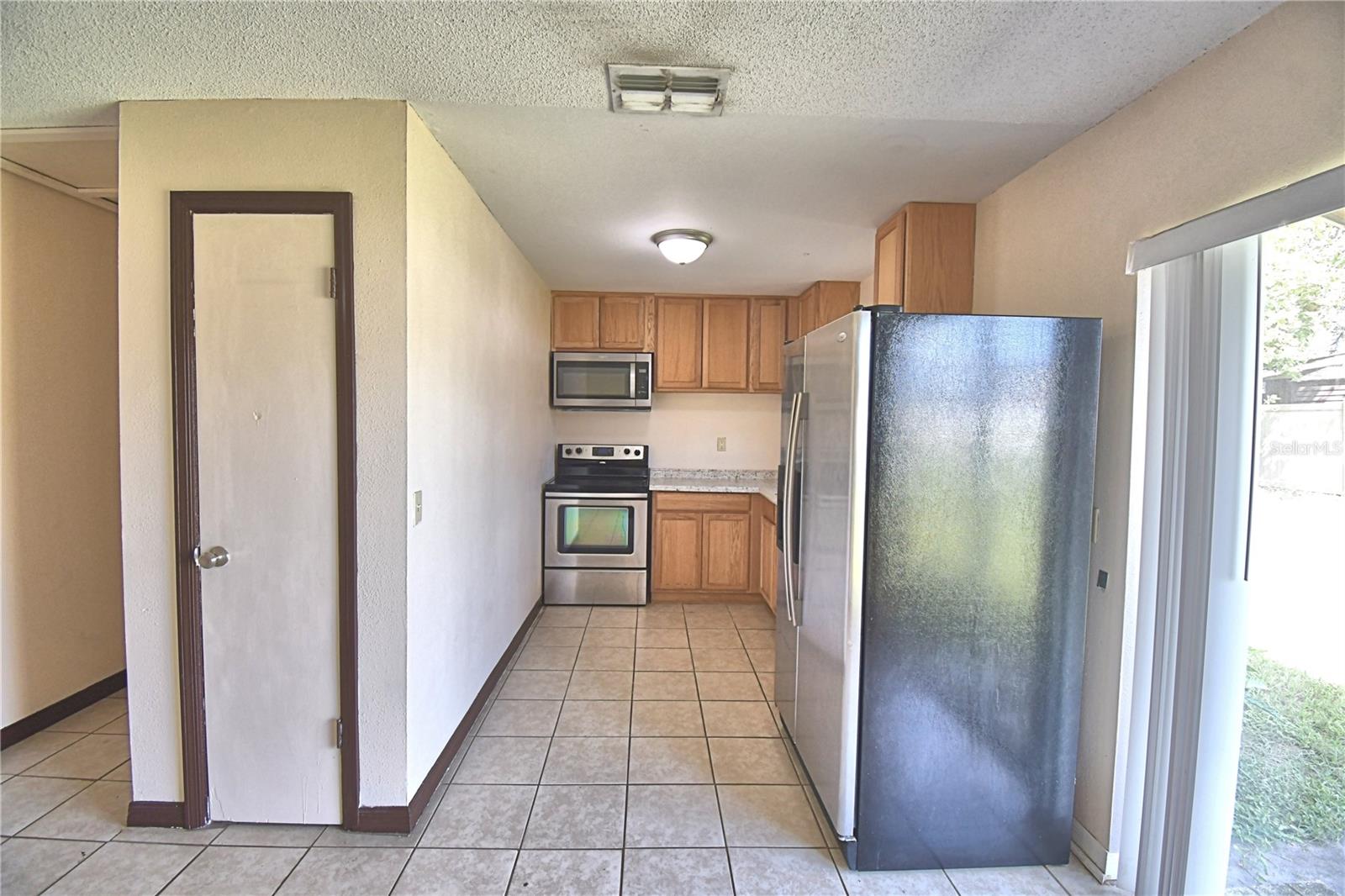 2407 Lilly St Property Photo 3